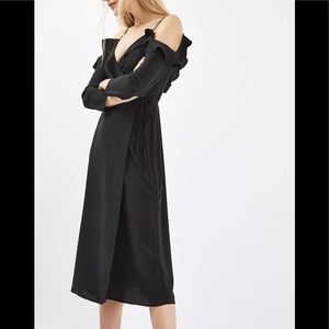 ‼️SALE‼️Topshop Ruffle Cold Shoulder Shift Dress‼️